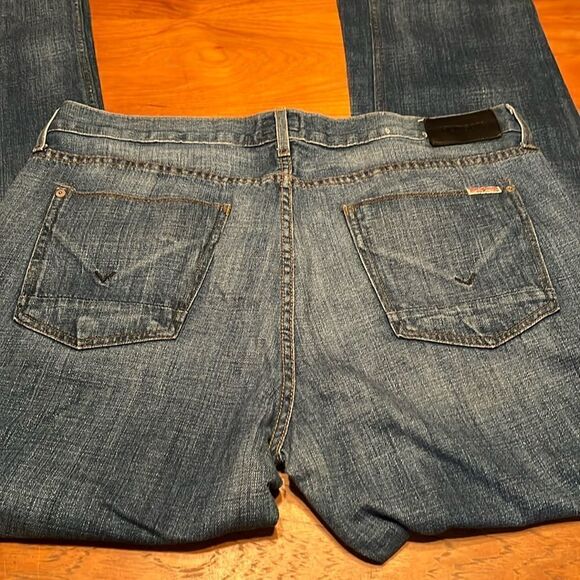 Hudsonβ
jeansβ
- Picture 4 of 13